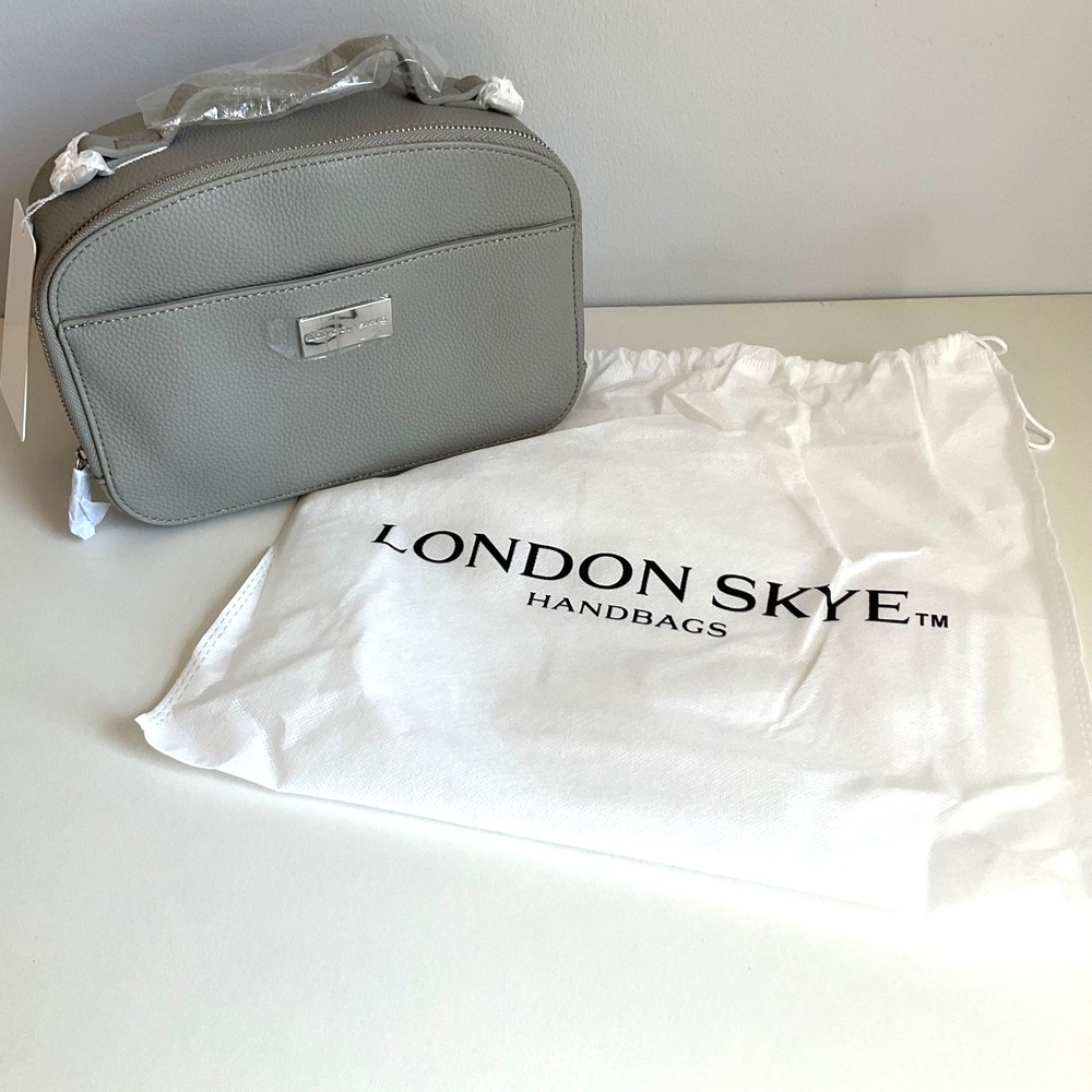 NEW London Skye Gray Pebbled Crossbody Bag Dust Cover Shoulder Strap Item 15184